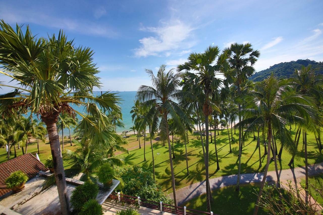 Rayong Resort Hotel Ban Phe Exterior photo